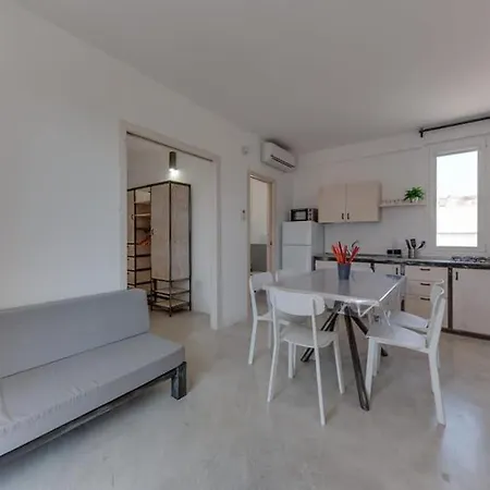 Anchor House * Torre Mozza