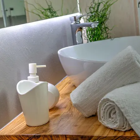 Anchor House * توري موتسا